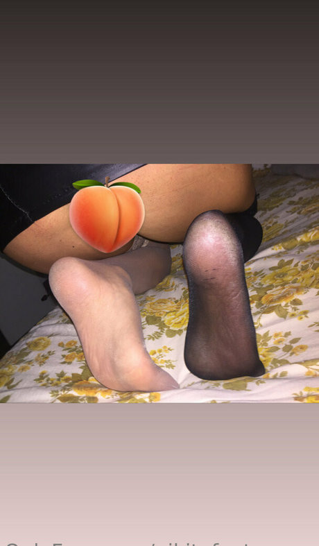 Naakte gelekte OnlyFans-foto van Nikitafootqueen