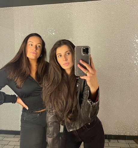 Naakte gelekte OnlyFans-foto van Amy Lynn