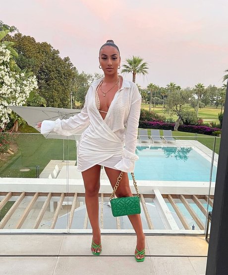 Naken läckt OnlyFans-bild av Andreea