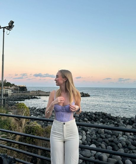 Naken lekkede OnlyFans-bilde av Lenaahdl