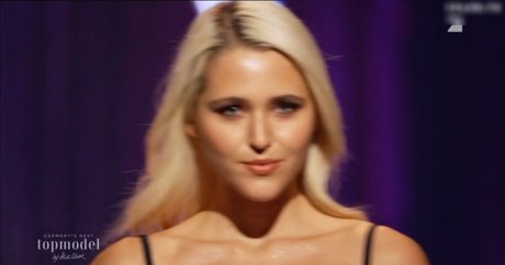Nahá fotka uniklých OnlyFans od Germanys Next Topmodel