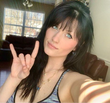 Naken läckt OnlyFans-bild av Poutyfox