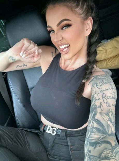Обнаженная фотография утечки OnlyFans от Thatinkedgirl