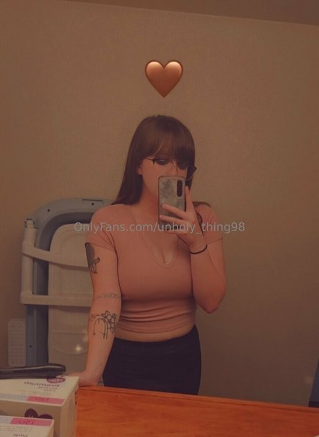 Naken läckt OnlyFans-bild av Unholything98