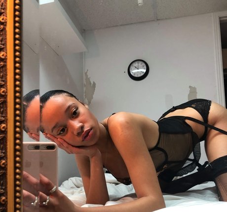 Naakte gelekte OnlyFans-foto van Nawtybynature