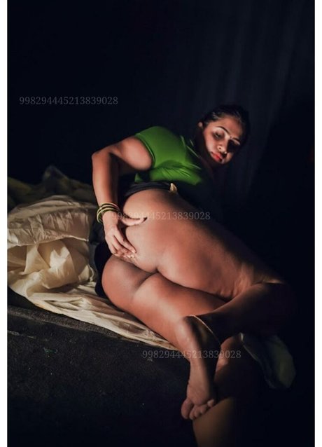 Nahá fotka uniklých OnlyFans od Nila Nambiar