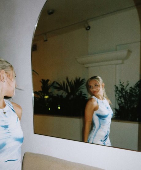 Naken läckt OnlyFans-bild av Julia Hart