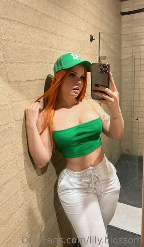 Naken lekkede OnlyFans-bilde av Lilyblossom
