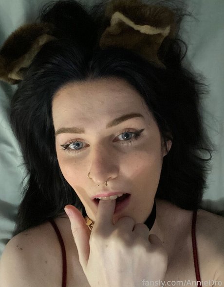 Naakte gelekte OnlyFans-foto van Anniedro