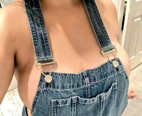 Naakte gelekte OnlyFans-foto van Salacious Peachy