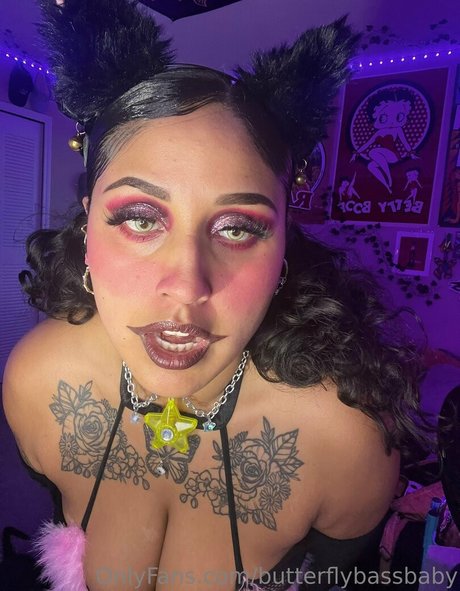 Naken läckt OnlyFans-bild av Butterflybassbaby