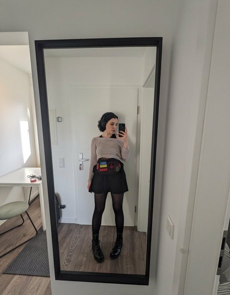 Alaston vuotanut OnlyFans-kuva Zoeunholy