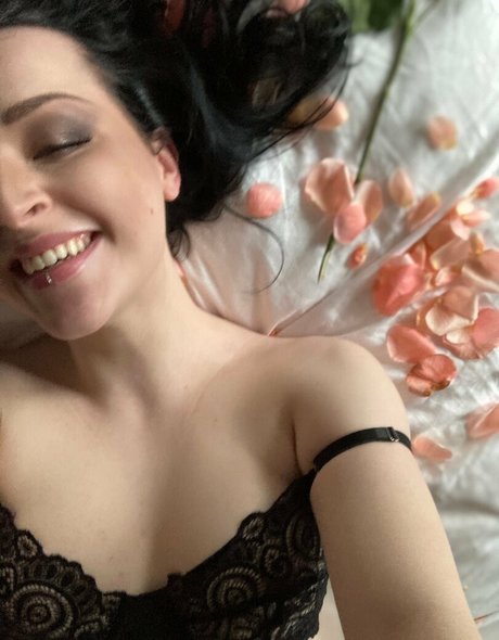 Обнаженная фотография утечки OnlyFans от Zoeunholy