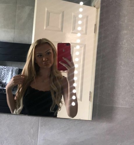 Lily Mcalpine OnlyFansリークヌード写真