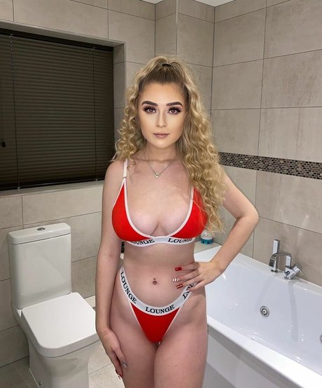 Nahá fotka uniklých OnlyFans od Alex Estelle