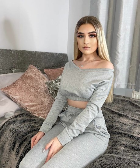 Nahá fotka uniklých OnlyFans od Alex Estelle