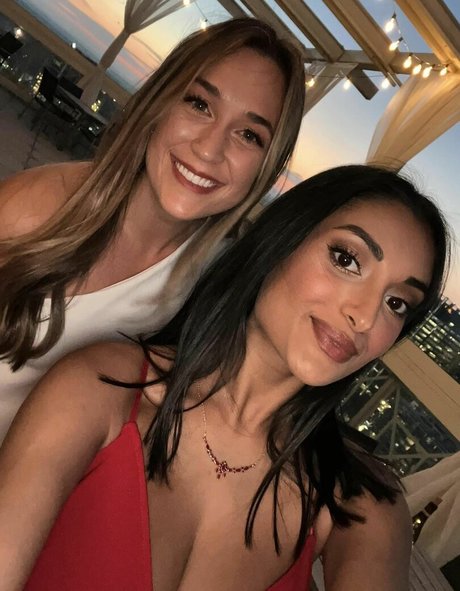 Nahá fotka uniklých OnlyFans od Zia Natasha Lehman