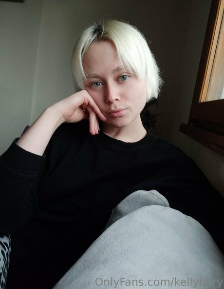 Naken lekkede OnlyFans-bilde av Kellyfairy
