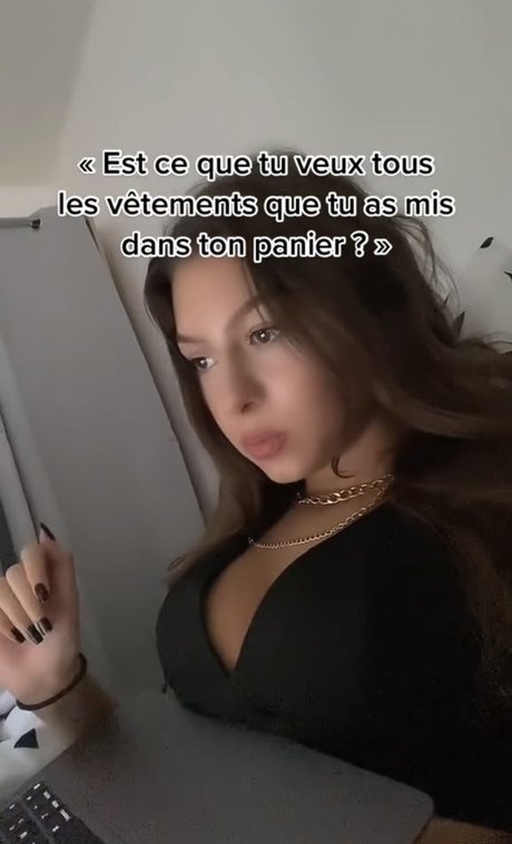 Nahá fotka uniklých OnlyFans od Lea