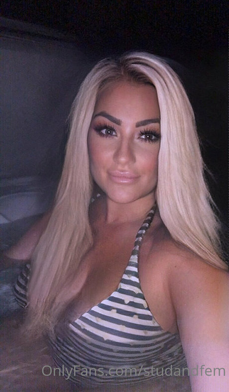 Nahá fotka uniklých OnlyFans od Reallesbiansx