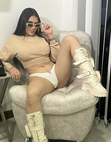 Alaston vuotanut OnlyFans-kuva Ambar Prada