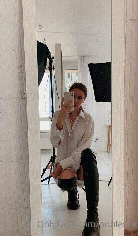 Naken lekkede OnlyFans-bilde av Noblesex