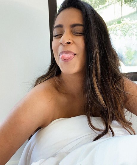 Naken lekkede OnlyFans-bilde av Lilly Singh