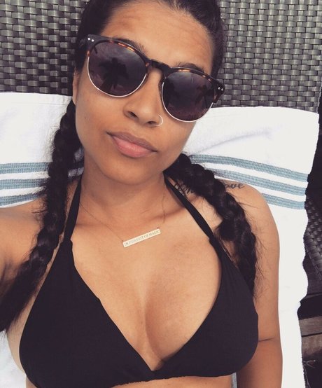 Naken lekkede OnlyFans-bilde av Lilly Singh