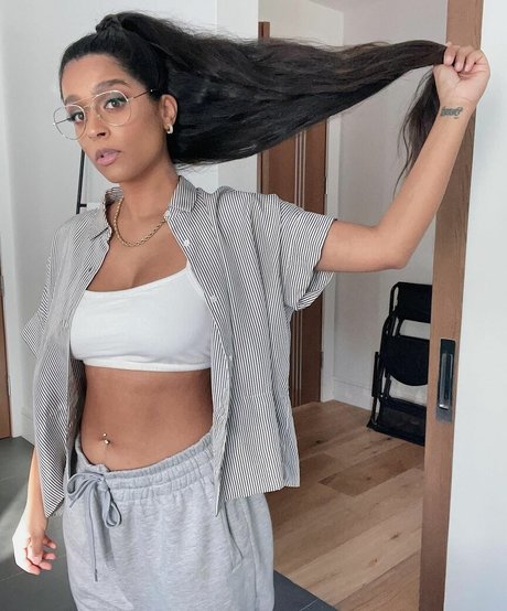 Naken lekkede OnlyFans-bilde av Lilly Singh