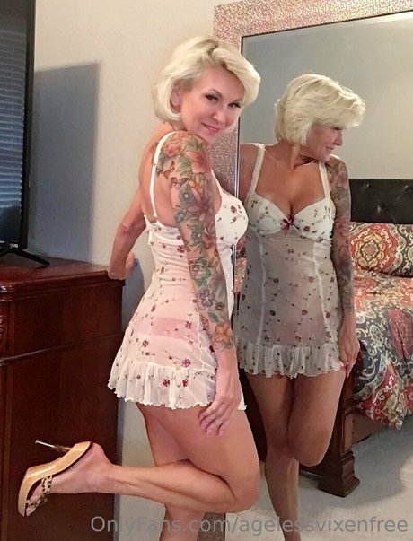 Naken lekkede OnlyFans-bilde av Agelessvixenfree
