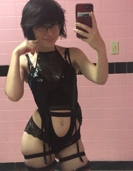 Naken lekkede OnlyFans-bilde av Leez