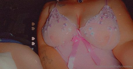 Nahá fotka uniklých OnlyFans od Fruityboobies