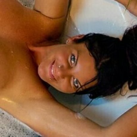 Nahá fotka uniklých OnlyFans od Midwestkali