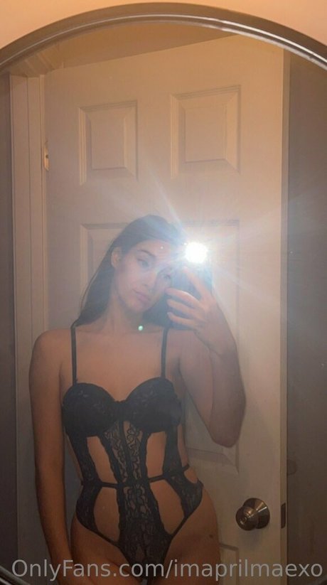 April Mae OnlyFans 유출 누드 사진