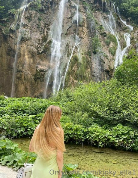 Nahá fotka uniklých OnlyFans od Kinkyella1