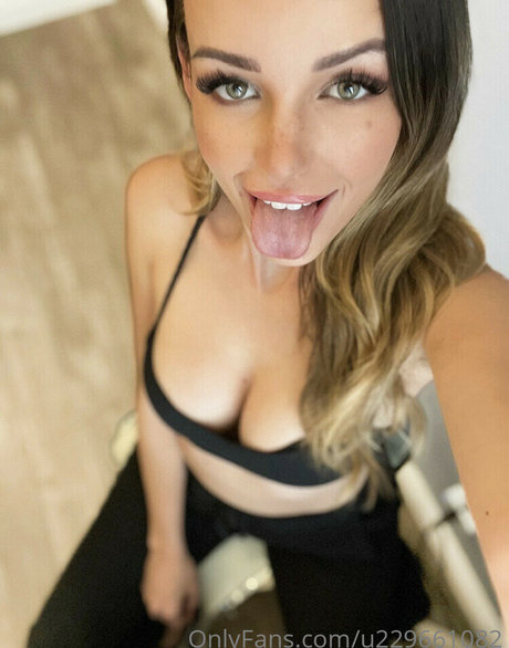 Naken lekkede OnlyFans-bilde av Becca Bangs