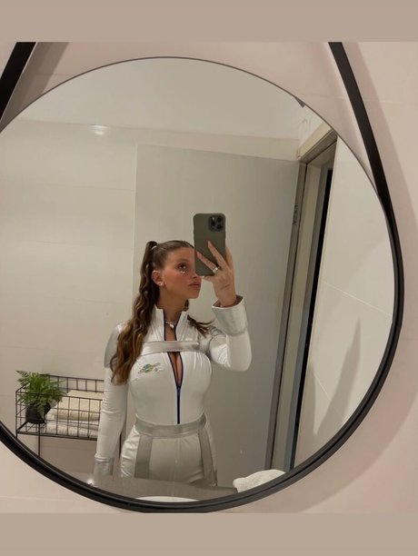 Naken lekkede OnlyFans-bilde av Arbel
