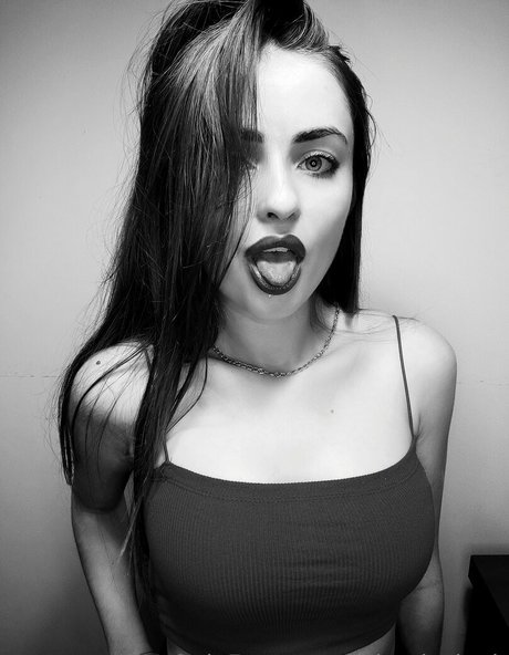 Naken lekkede OnlyFans-bilde av Miracleleah