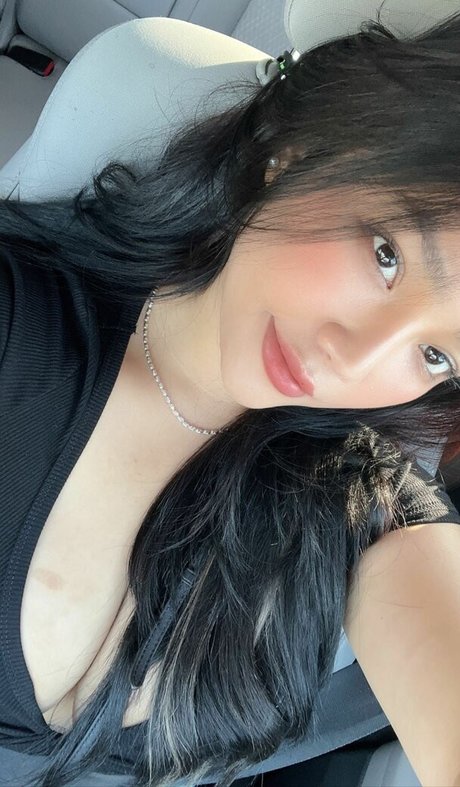 Обнаженная фотография утечки OnlyFans от Ngan Nguyen
