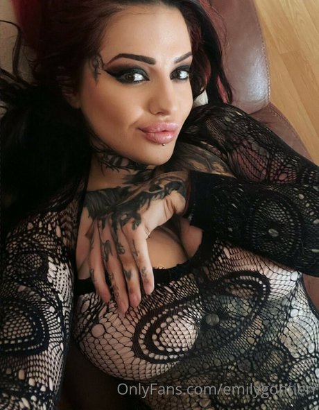 Naken lekkede OnlyFans-bilde av Emily Gontier