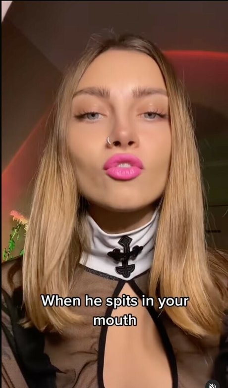 Nahá fotka uniklých OnlyFans od Cosnelly