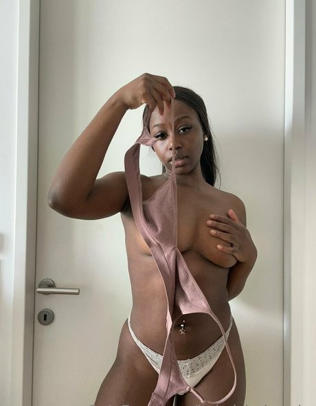 Обнаженная фотография утечки OnlyFans от Itskeishabrooks