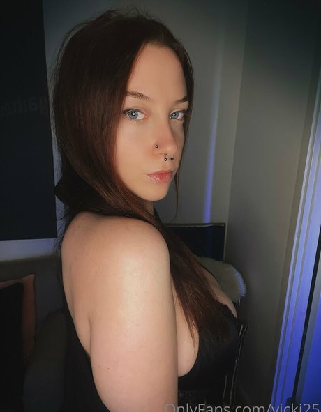 Nahá fotka uniklých OnlyFans od Vicki25