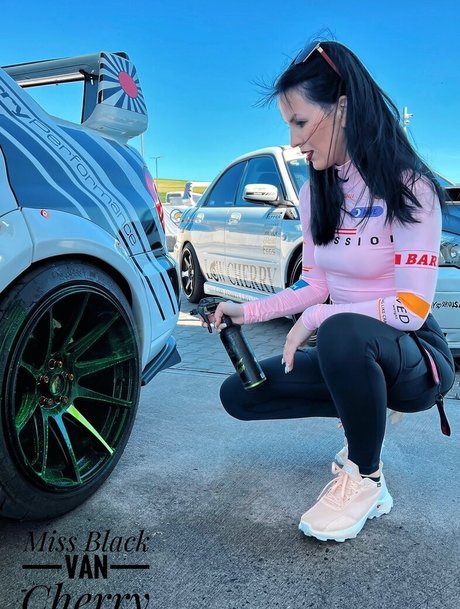 Naken läckt OnlyFans-bild av Miss Black Van Cherry