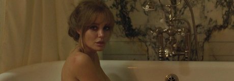 Foto nua vazada do OnlyFans de Angelina Jolie