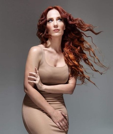 Simone Simons OnlyFans泄露裸照