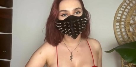 Nahá fotka uniklých OnlyFans od Saint Shinaina