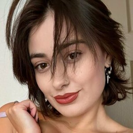 Naakte gelekte OnlyFans-foto van Tsvetananana