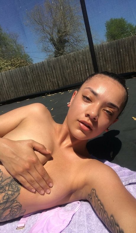 Foto di nudo di fuga di OnlyFans di Omgzada