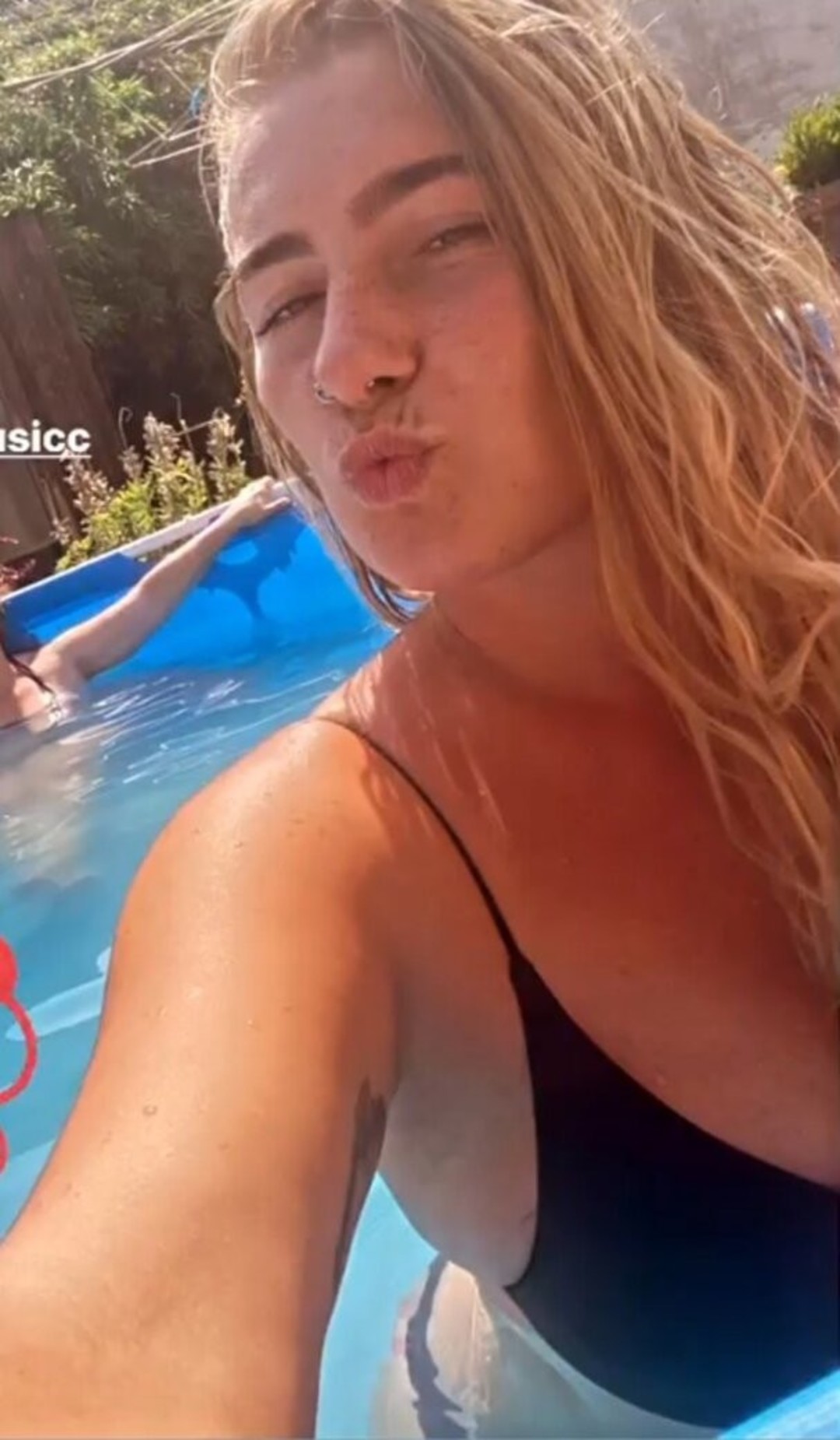 Alaston vuotanut OnlyFans-kuva Blondinbelka #25